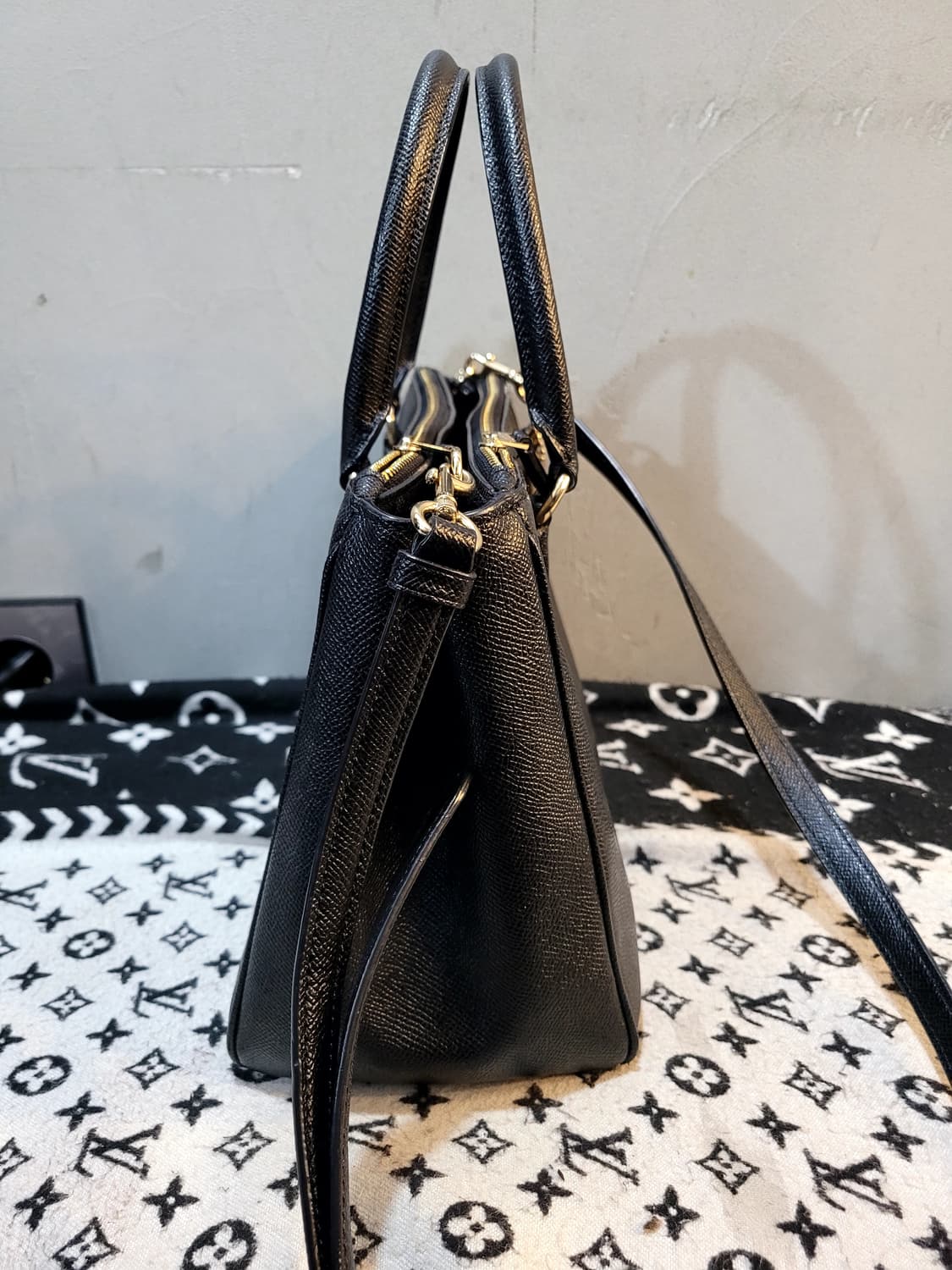 정품 코치 사피아노 가죽 사첼백  상품이미지4