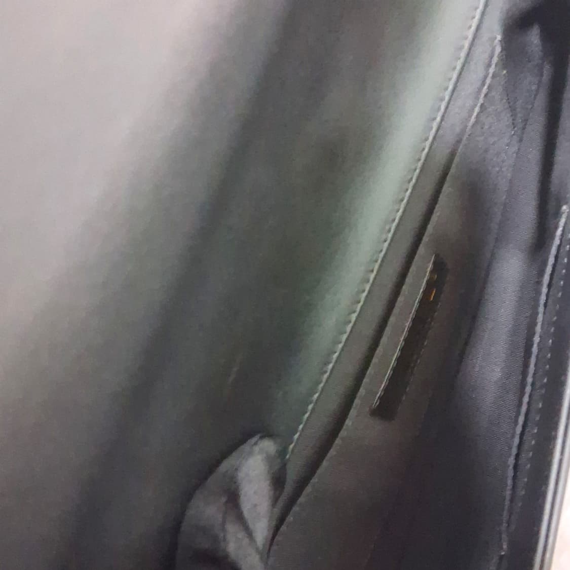 샤넬 보이백 라지 블랙 페이턴트 금장 22번대 정품감정서 상품이미지9