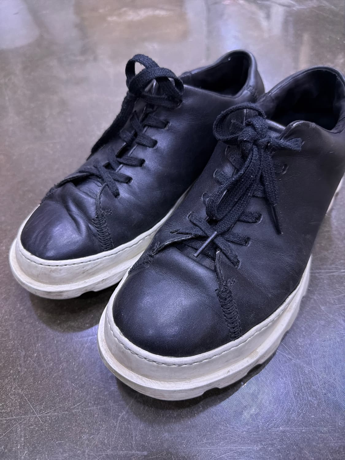 캠퍼 블루투스 블랙 화이트 스니커즈 슈즈 42(270) 상품이미지3