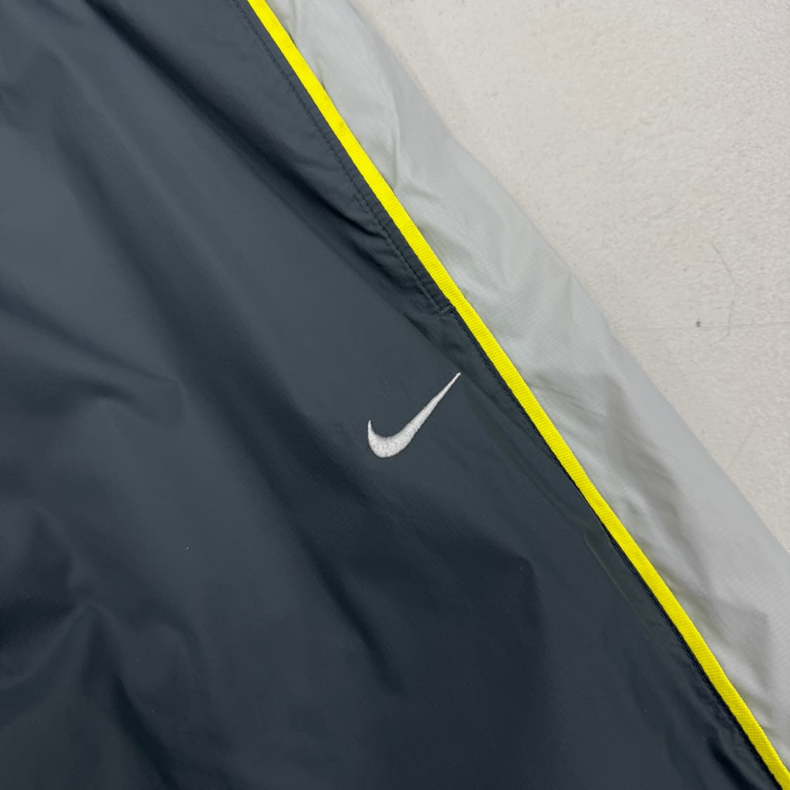 나이키 00s 스우시 올드스쿨 와이드 바람막이 트랙팬츠 상품이미지3