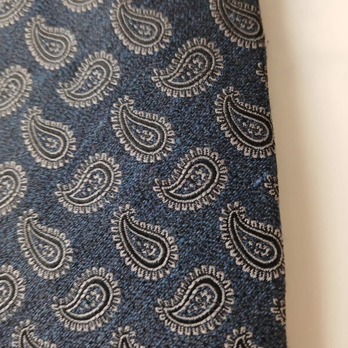 닥스 실크 혼방 네이비 페이즐리 넥타이 8cm A등급 A19295
 상품이미지8