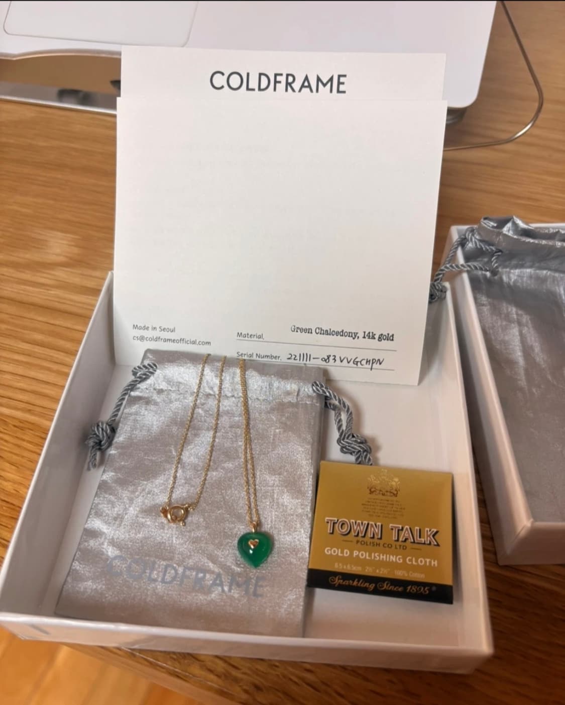콜드프레임 14K 골드 그린 칼세도니 하트 목걸이 상품이미지2