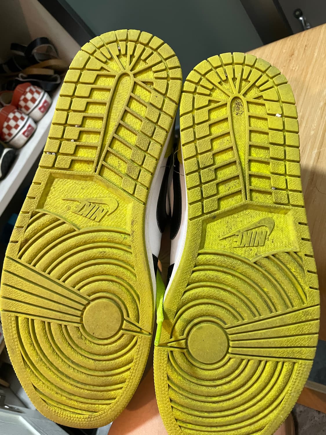 나이키 에어조던 1 로우 사이버그린 275 상품이미지2