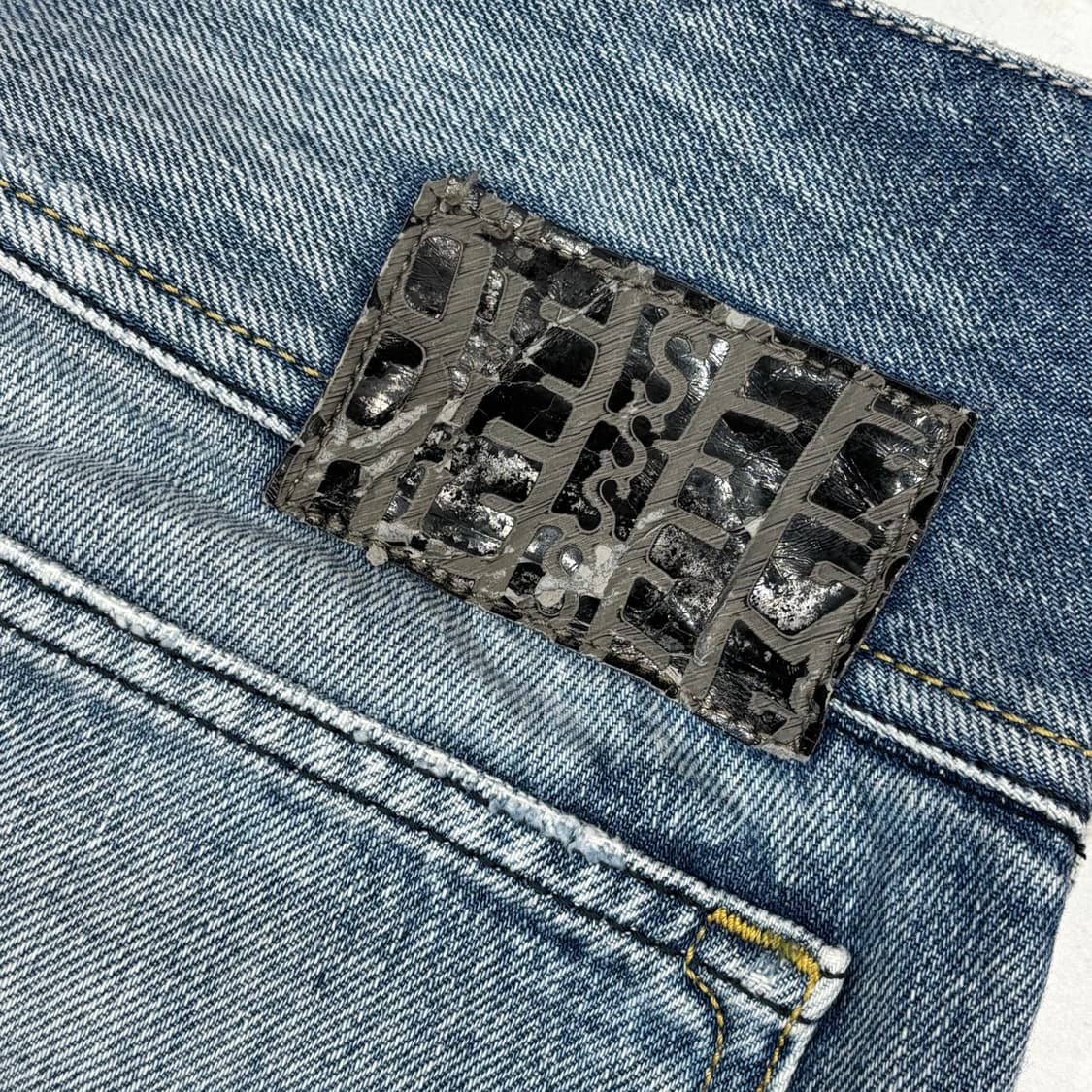 디젤(Diesel) CHEROCK 빈티지 워싱 데님 팬츠 상품이미지3