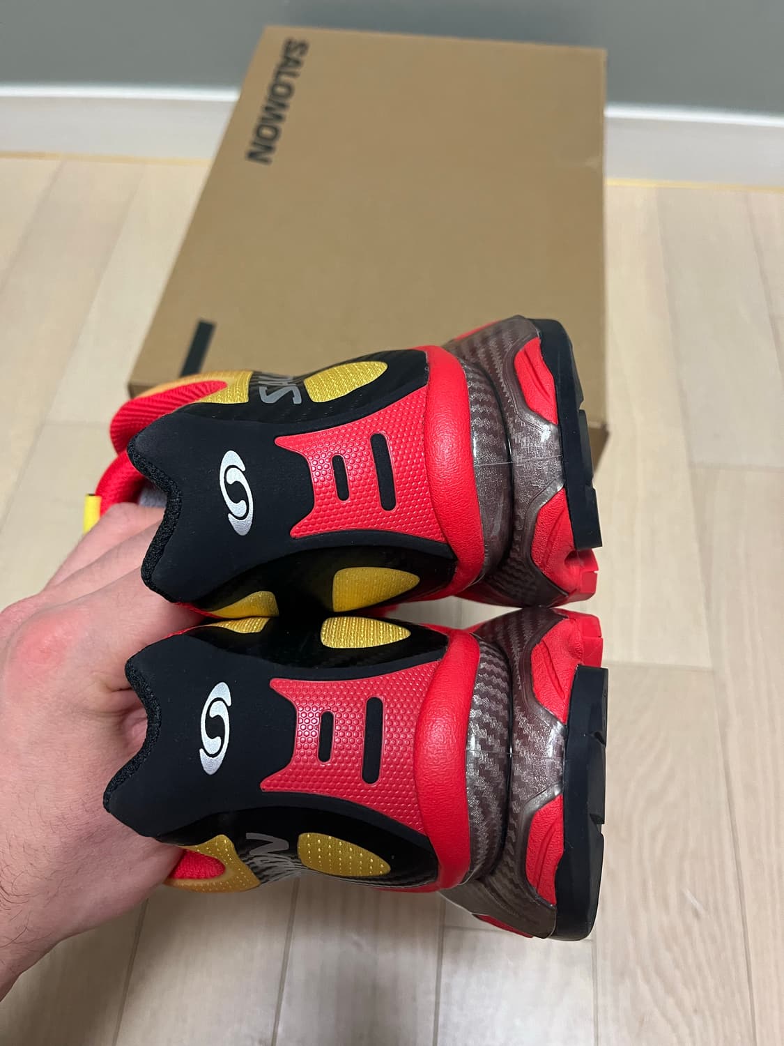 살로몬 XT-4파이어리 레드 엠파이어 옐로우 사이즈280 15만원에 판매 상품이미지3