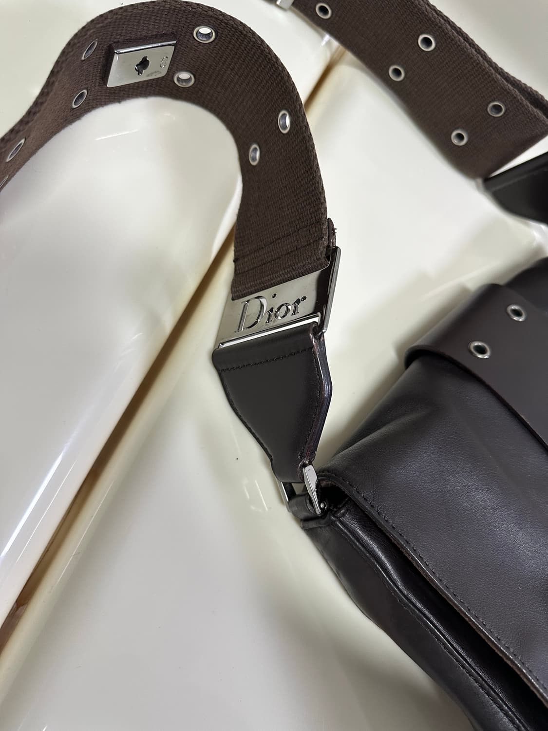 [A 정품] 디올 스트릿 시크 크로스백 상품이미지3