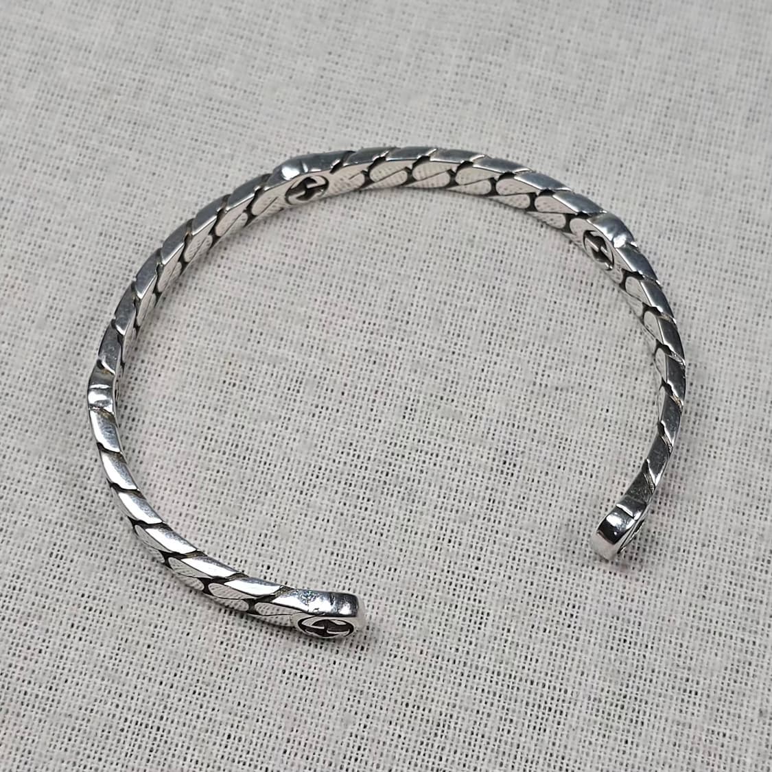 구찌 인터로킹 GG 뱅글 팔찌 ( 18 ) 상품이미지6