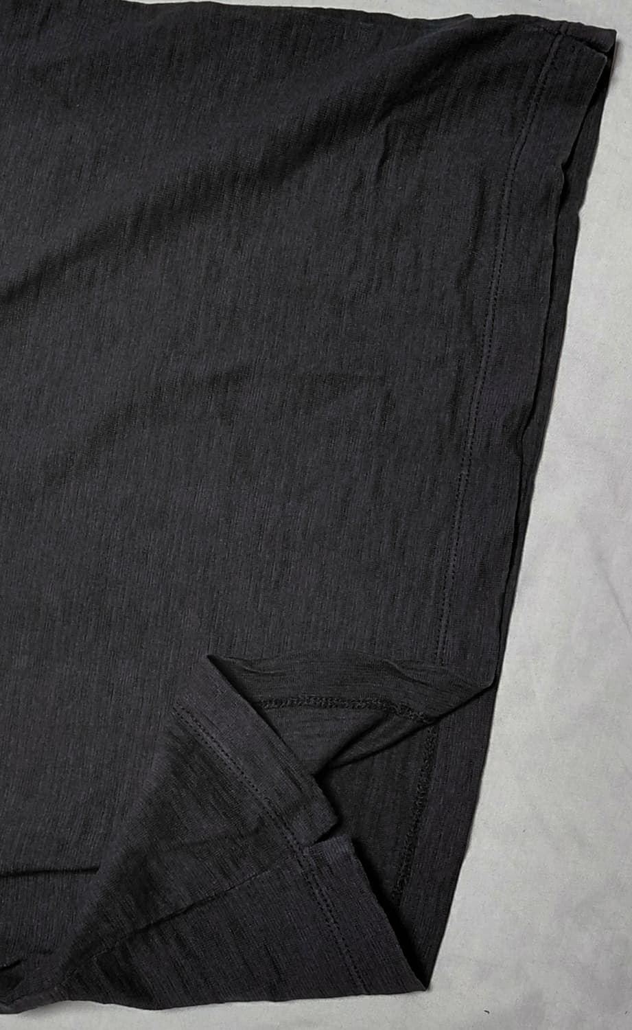 [S~M] INTERMEZZO 패턴 포켓 브이넥 슬러브 티셔츠 상품이미지5