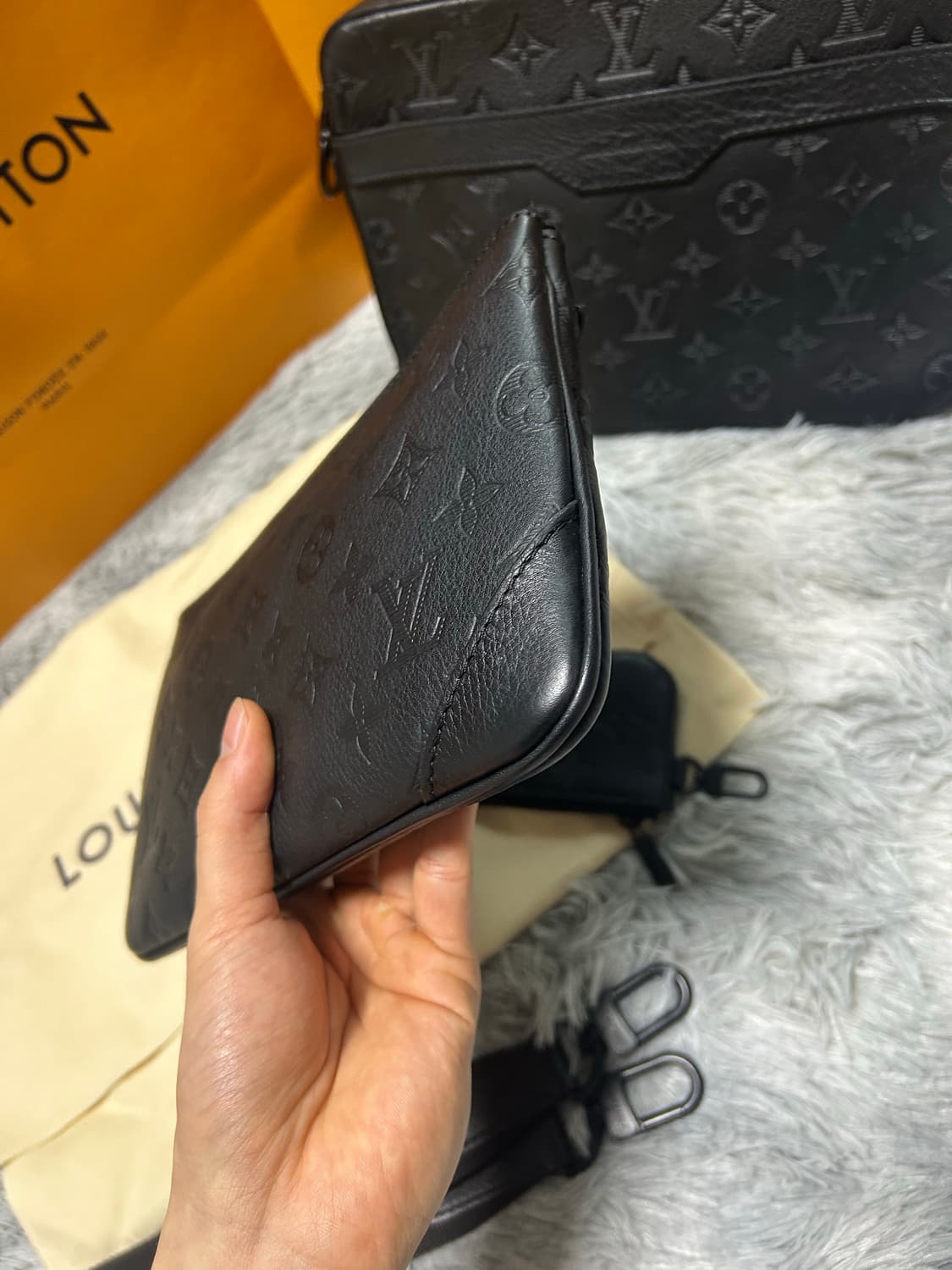 [풀구성/신형] 루이비통 쉐도우 트리오 메신저백 상품이미지8