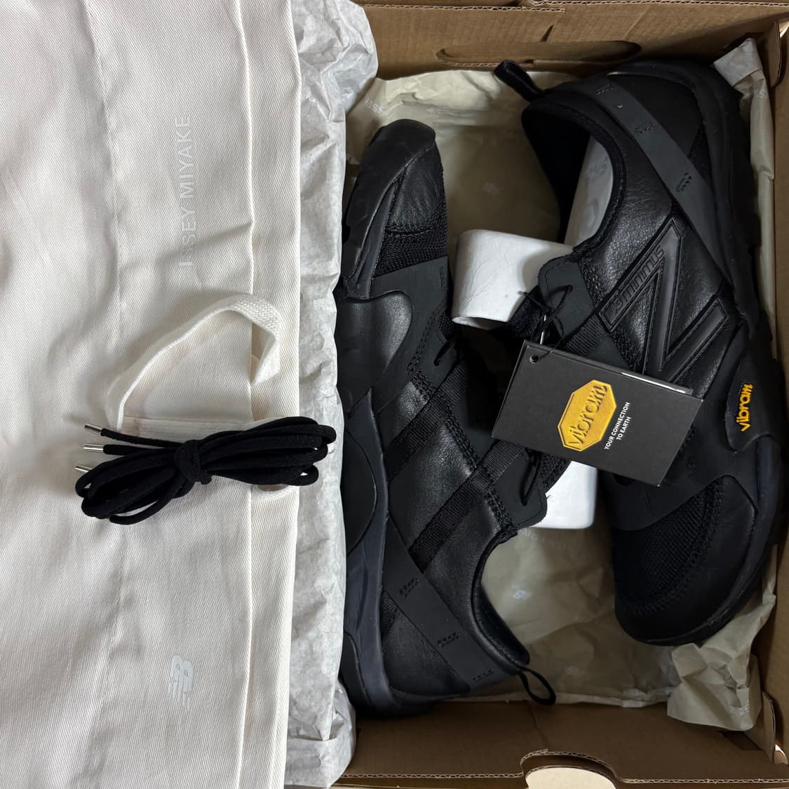 New Balance x Issey Miyake MT10O Black 상품이미지1