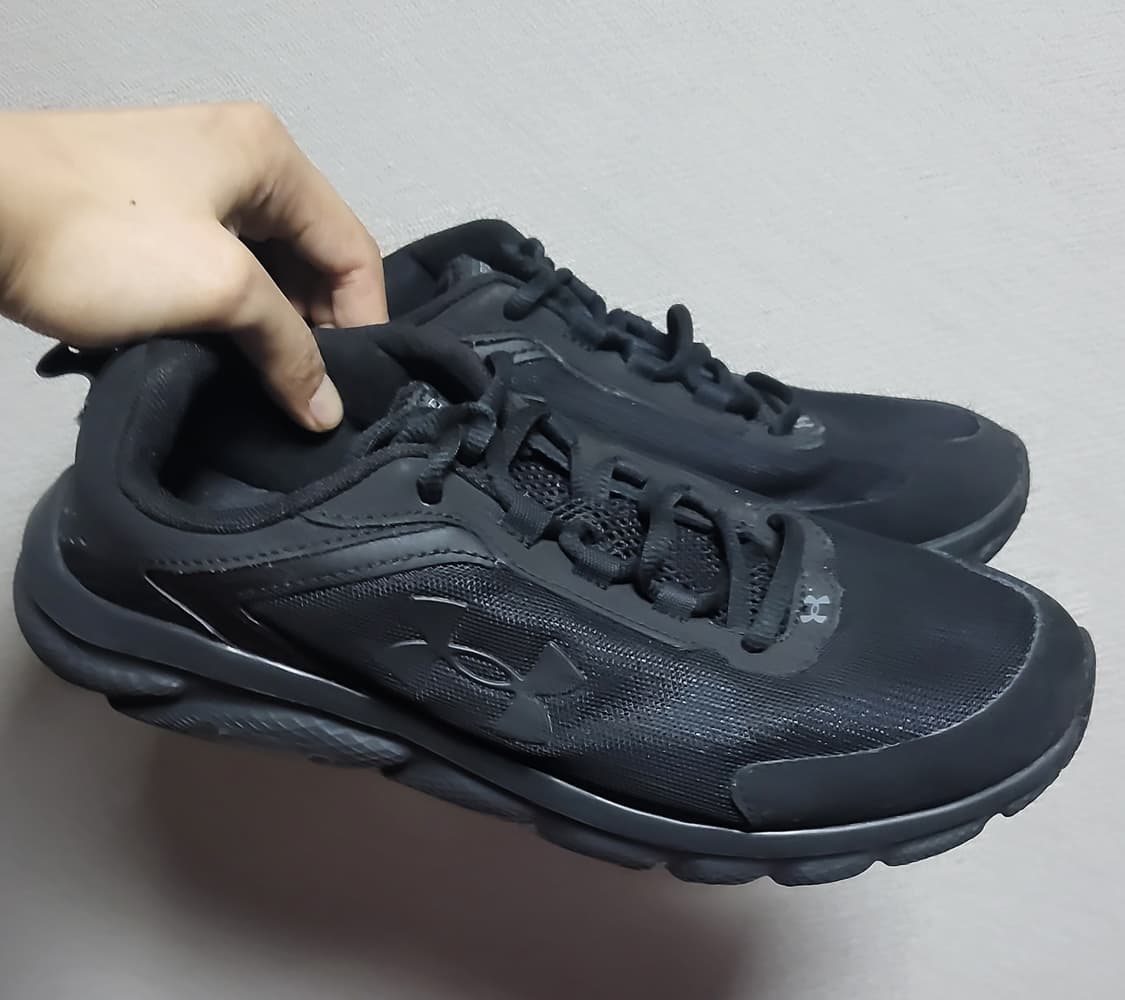 언더아머 벨로시티 슬라이드
언더아머 차지드 어썰트9 
275 사이즈 일괄 상품이미지1