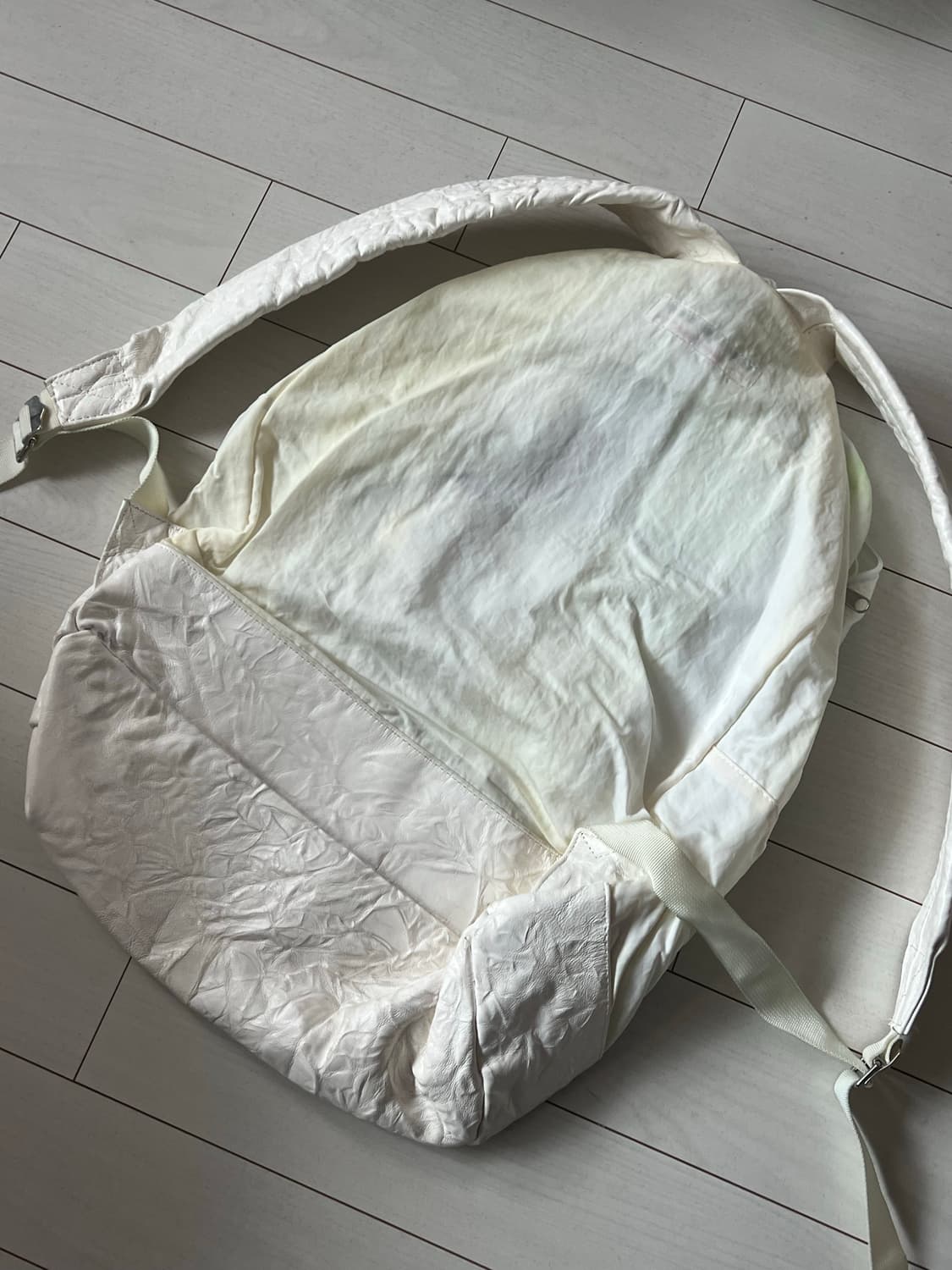 더뮤지엄비지터 MULTI SPRAYED BACKPACK 2.0 백팩 상품이미지3