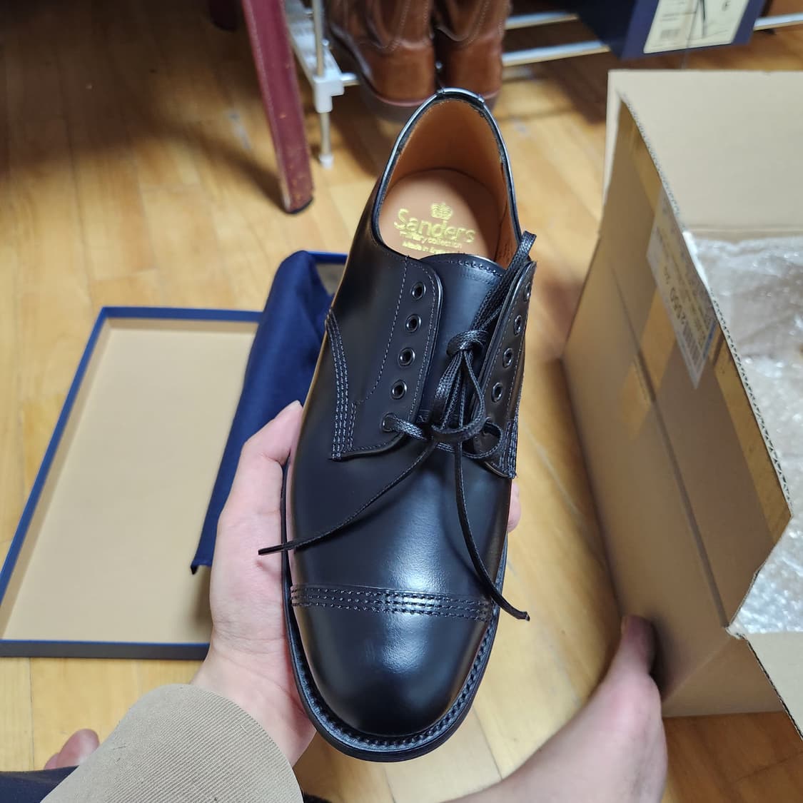 (새상품) 샌더스 밀리터리 더비 폴리쉬드 레더 블랙 UK6 1/2 255 상품이미지3