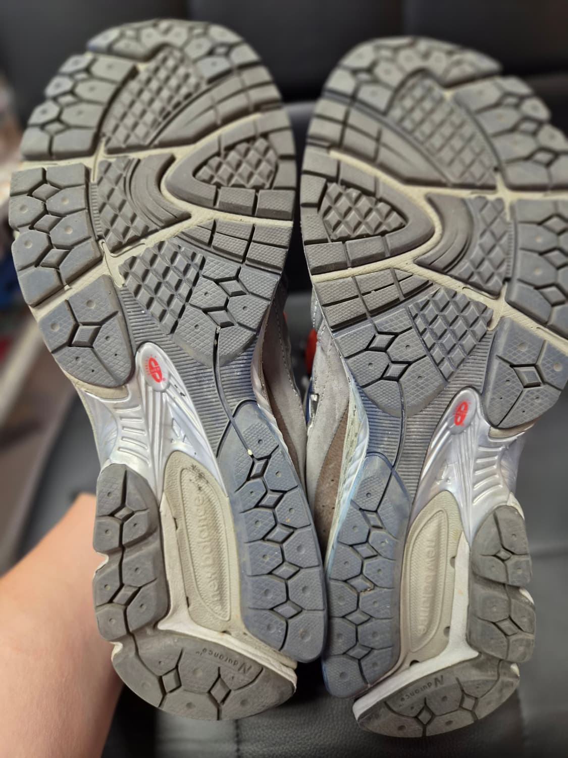 뉴발란스 2002R 프리미엄 빈티지 그레이 상품이미지10