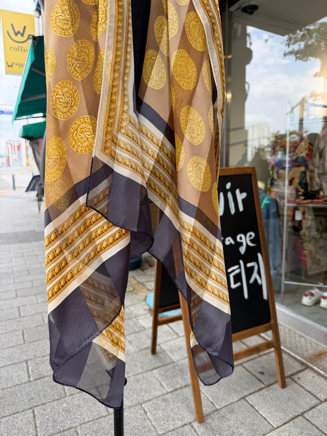 Yves Saint Laurent 100% Silk Scarf 상품이미지4