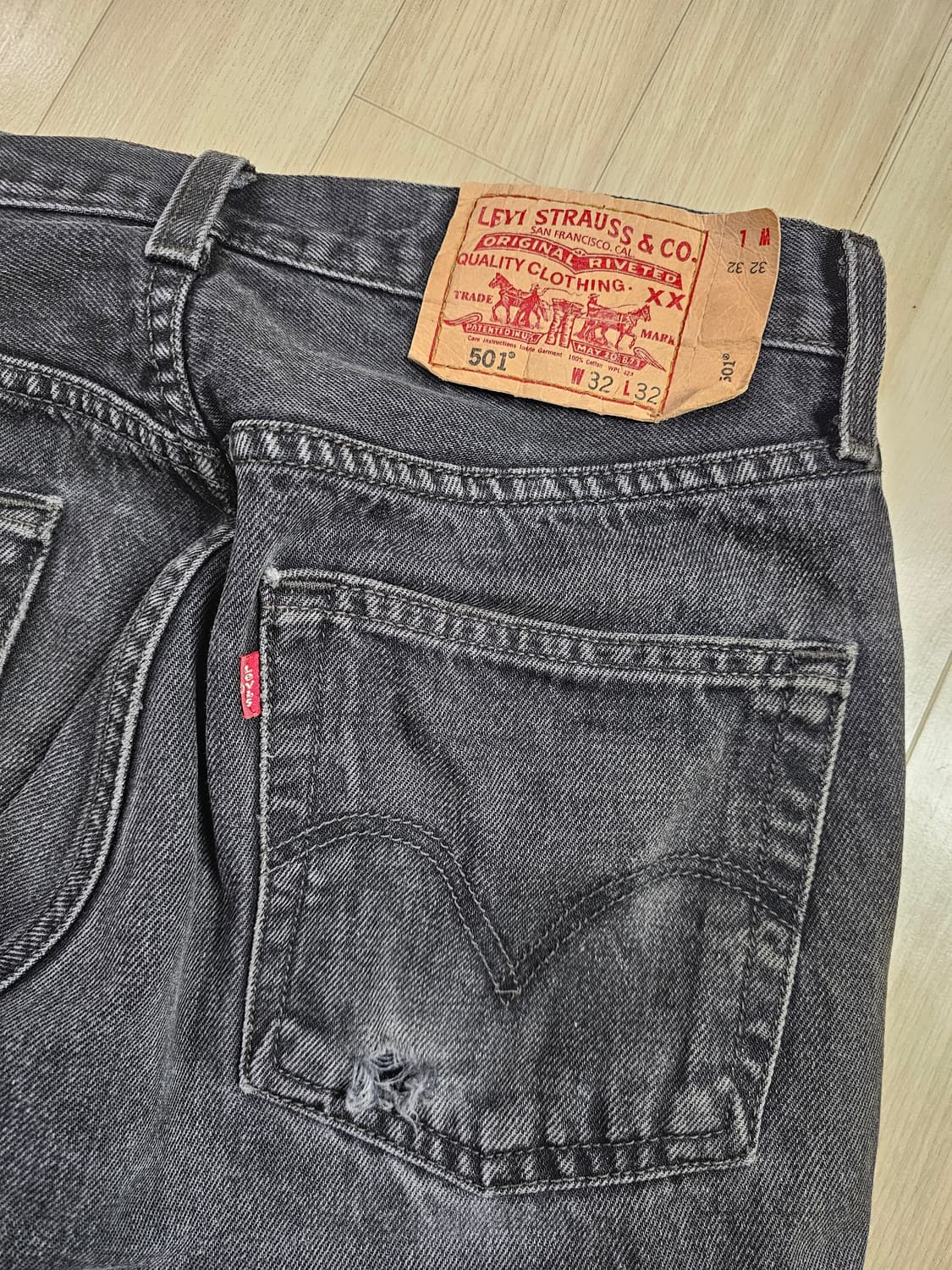 [32] 리바이스 501 흑청 데님 팬츠 상품이미지5