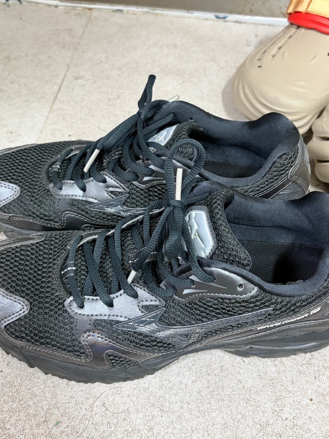 미즈노 웨이브 라이더 10 블랙 상품이미지4