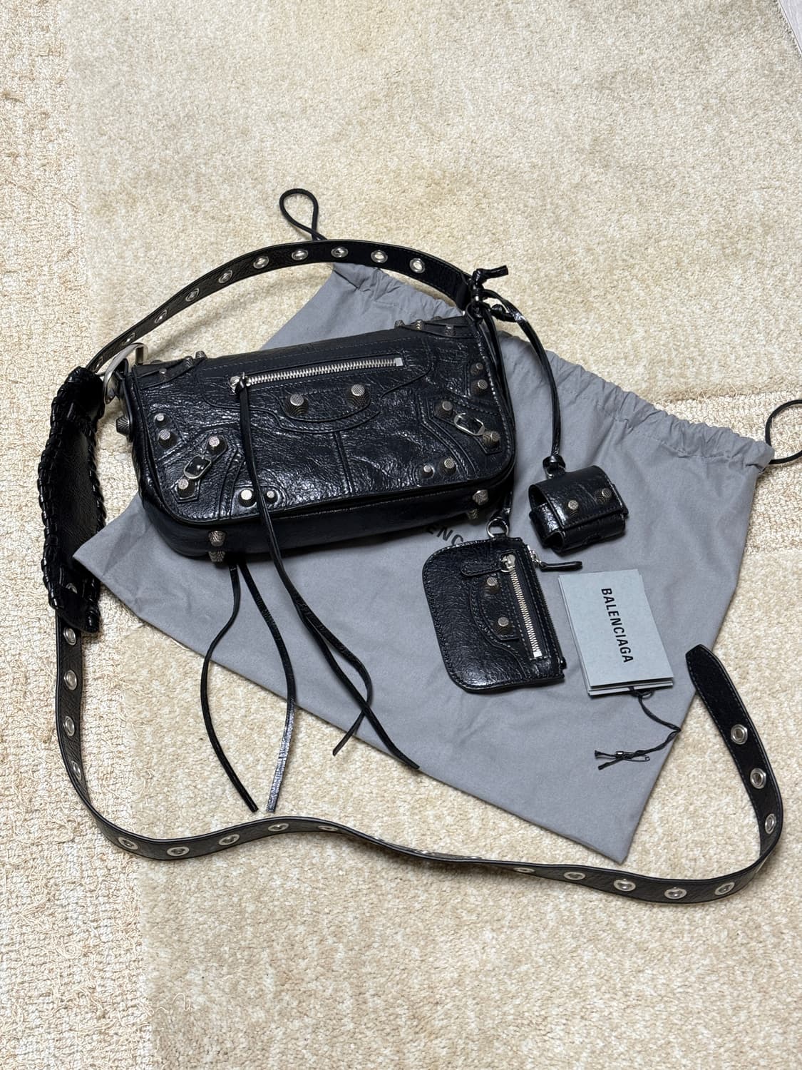 [판매]발렌시아가 램스킨 에이지드 실버 하드웨어 르 카골 XS 상품이미지1