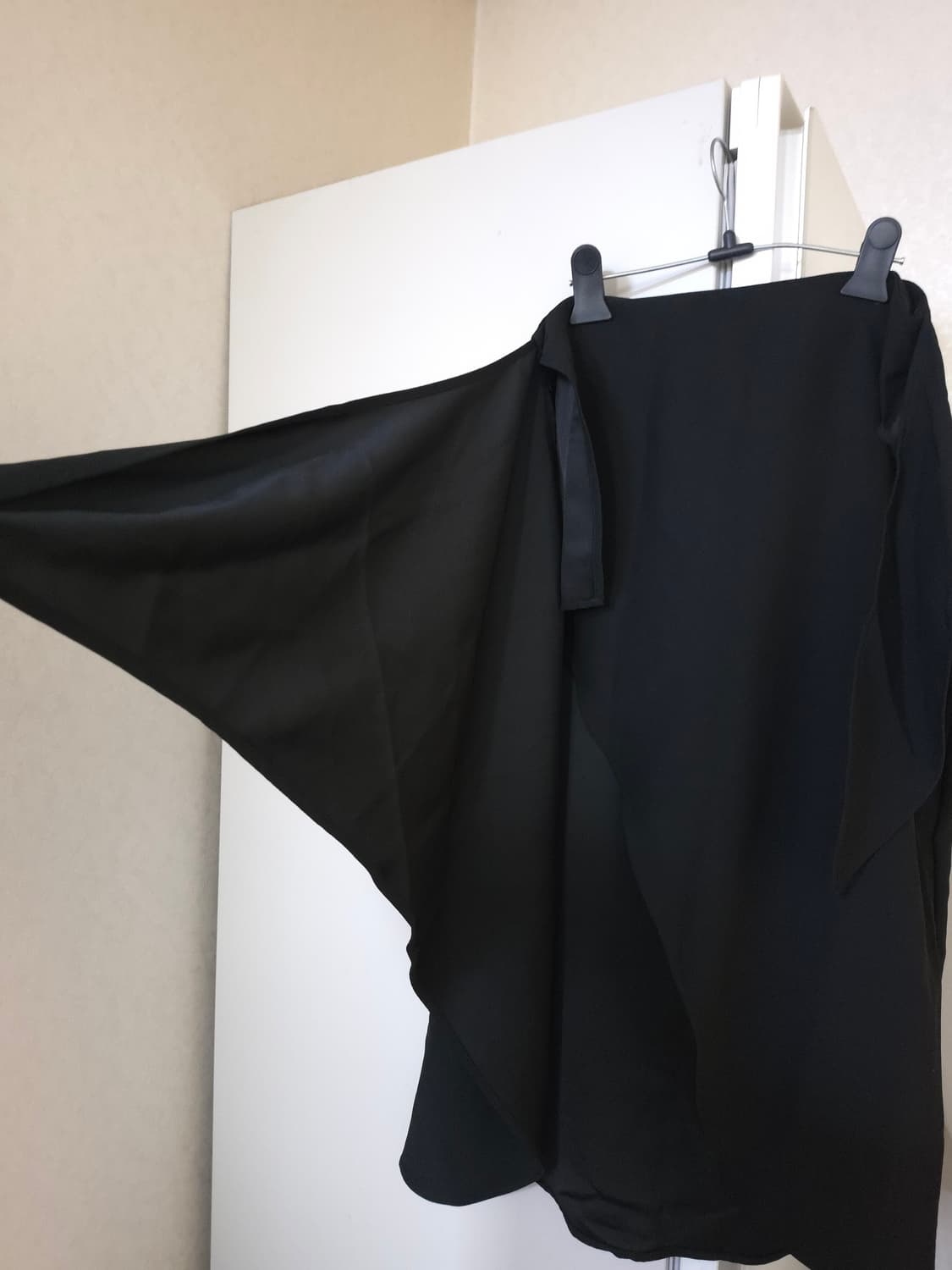 새상품)앤아더스토리즈 랩 롱 스커트 상품이미지3