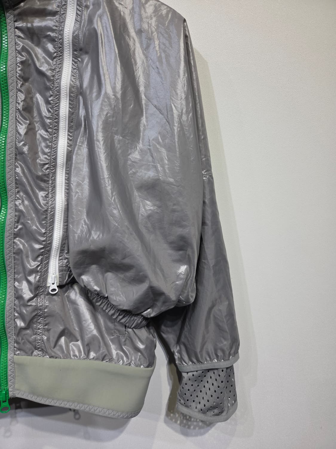 아디다스 바이 스텔라맥카트니 런 나일론 메탈릭 자켓 상품이미지5