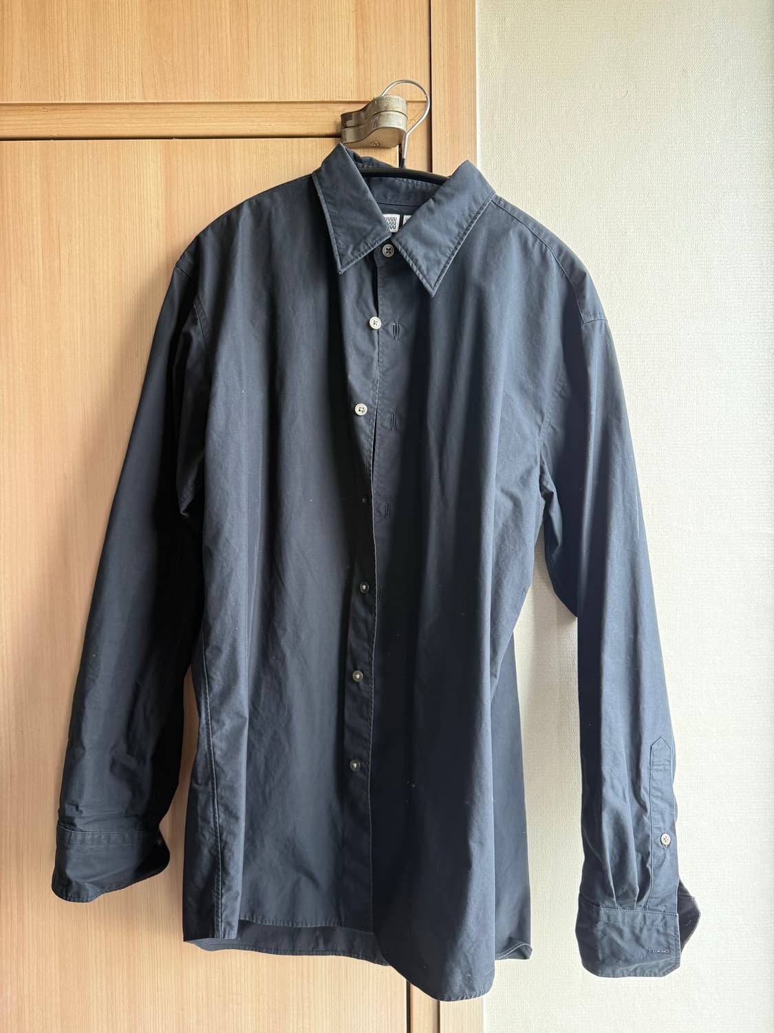 유니클로U 블랙 셔츠 상품이미지1