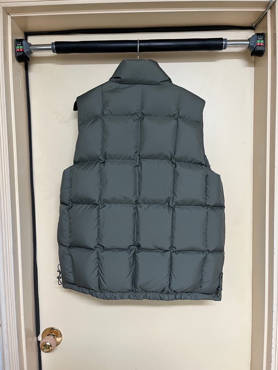 [3] 브라운야드 트래블 구스다운 베스트 올리브그레이 brownyard 상품이미지6