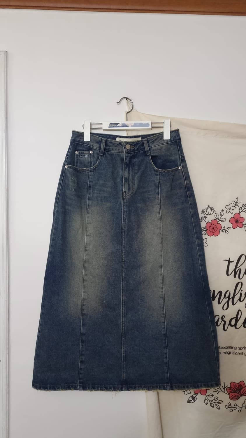 INSILENCE woman
로우라이즈 데님 롱 스커트m 상품이미지3
