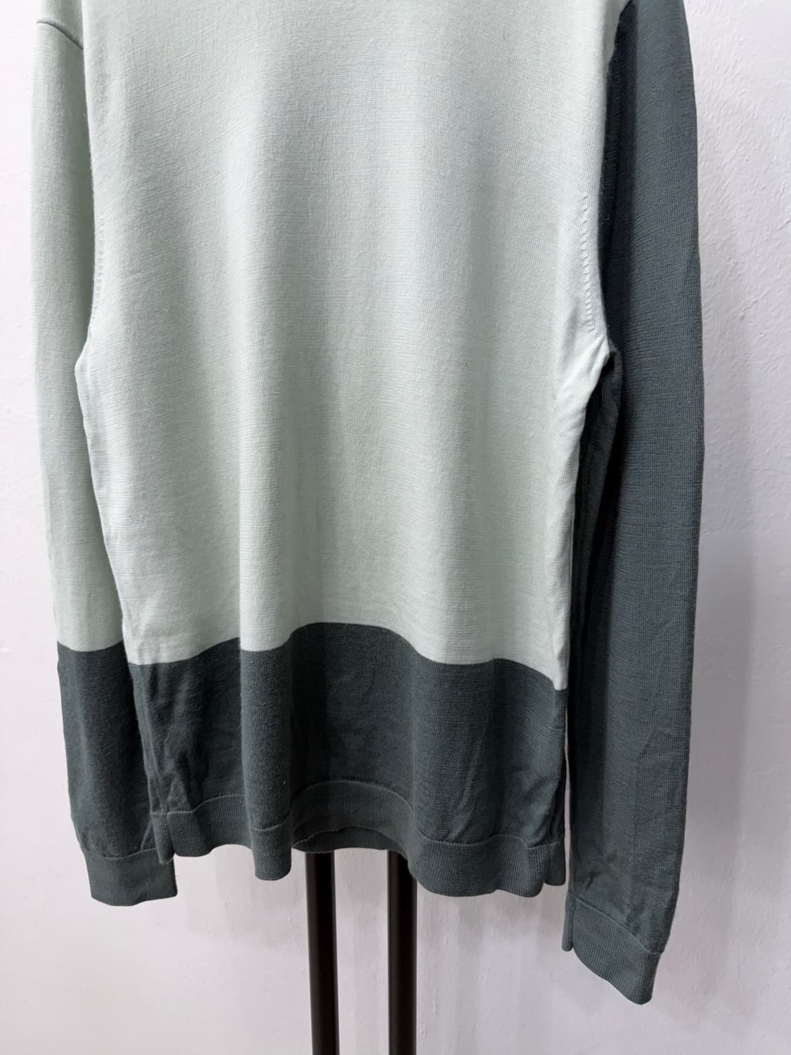 정품) COS 코스 남성 투톤 배색 니트 M 상품이미지3