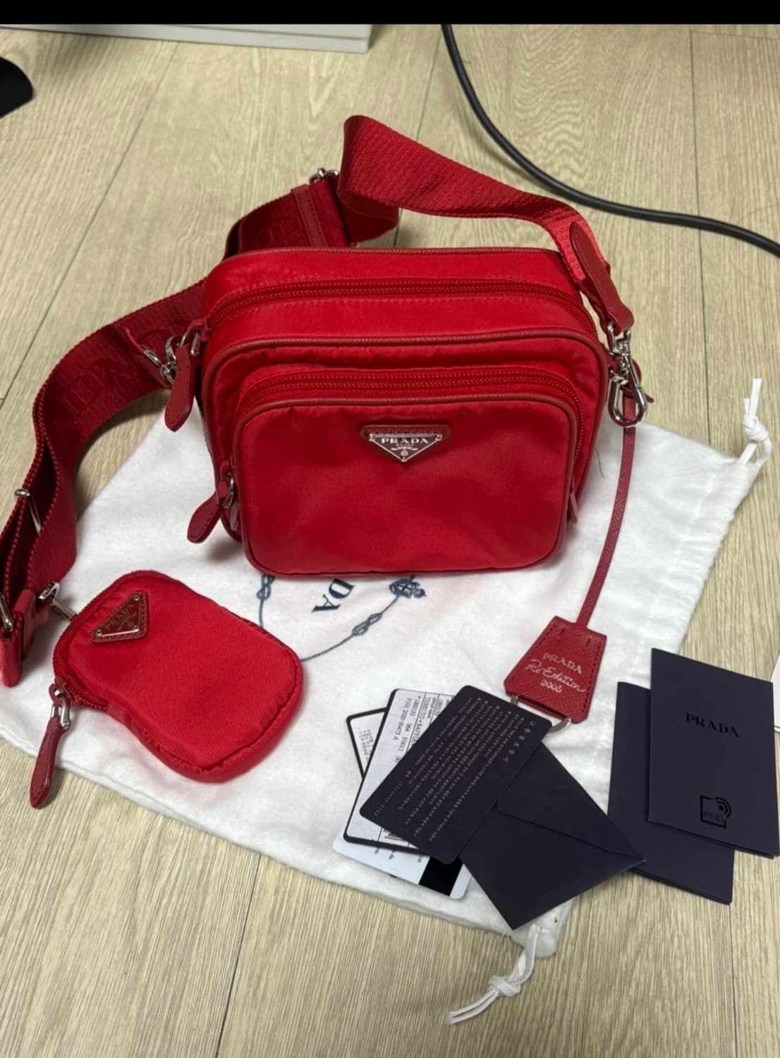 프라다 반돌리에라 로쏘 나일론 크로스백 상품이미지1