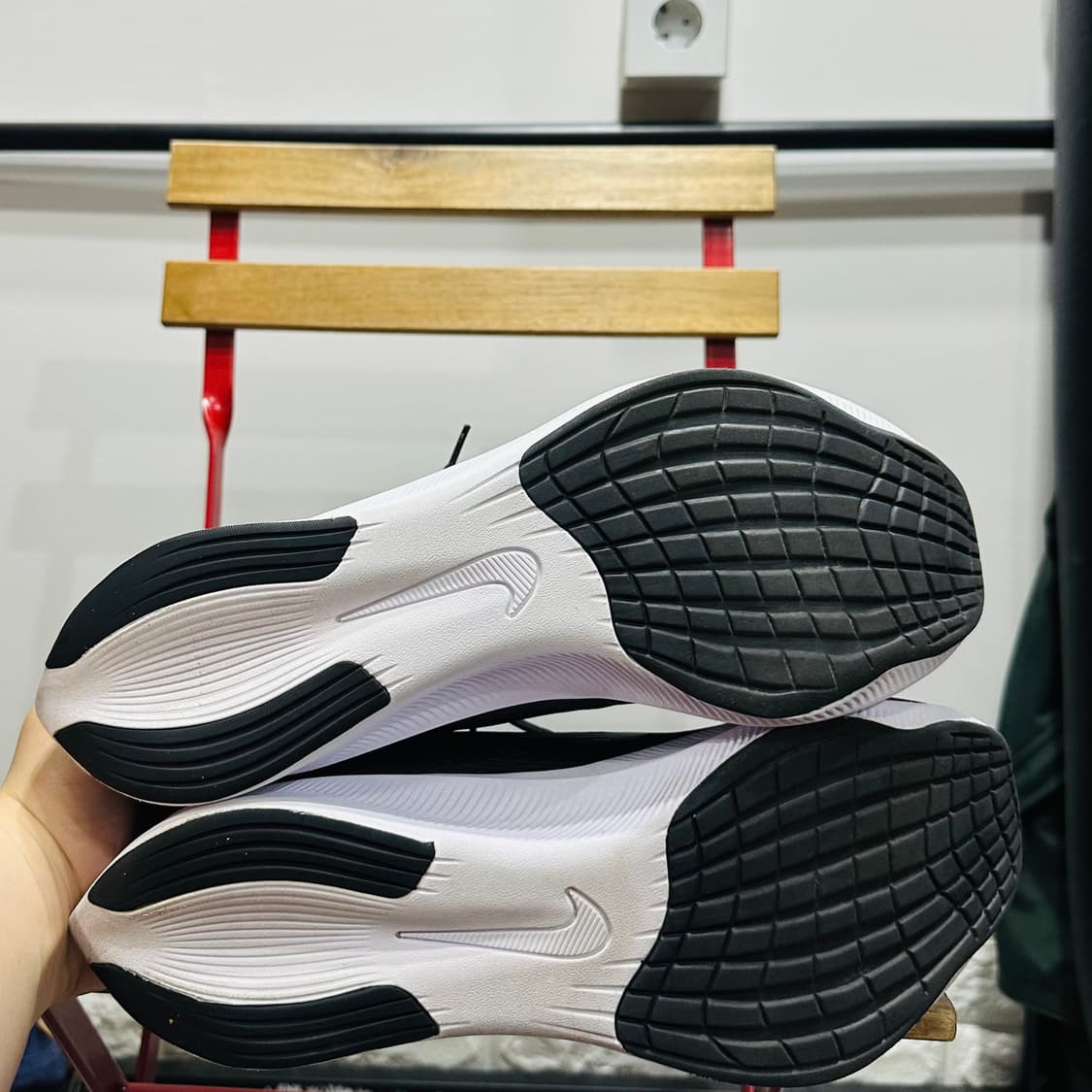 300) 나이키 런닝화 남성 남자 러닝화 줌 플라이 4 상품이미지6