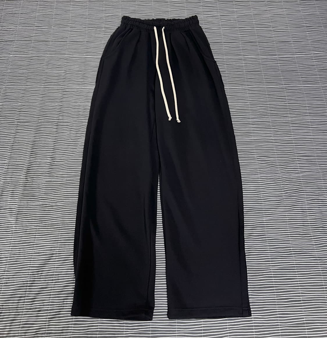 어텐션로우 사이드컷 와이드 스웻 팬츠 블랙 2size 상품이미지1