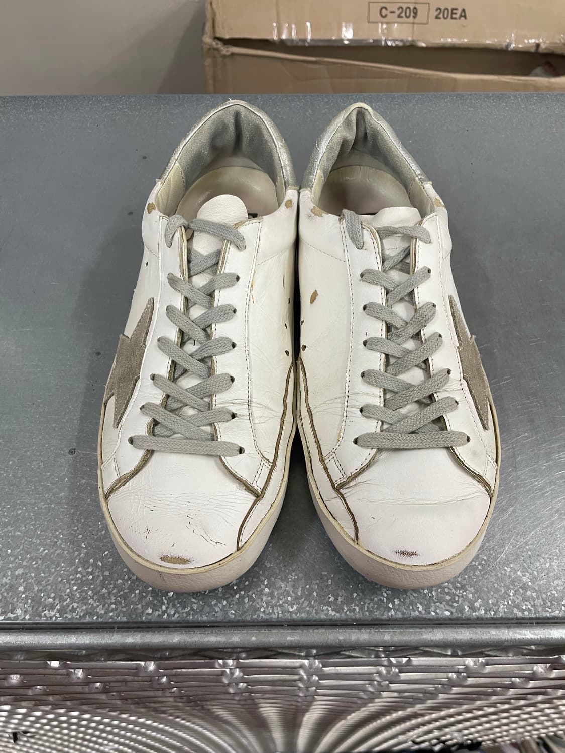 골든구스 슈퍼스타 실버탭 스니커즈 화이트 39 상품이미지5