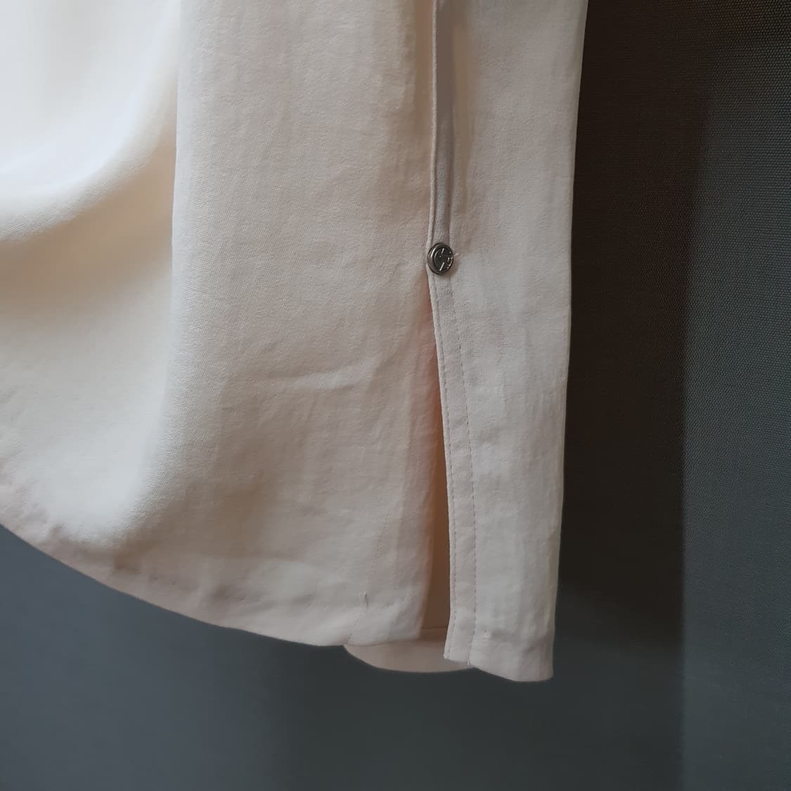 한섬 래트바이티 라운드넥 하프슬리브 블라우스 82-94-160사이즈 상품이미지4