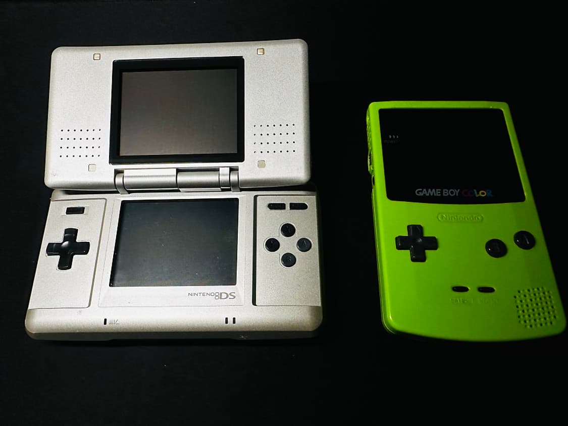 닌텐도 구형 DS 메탈릭 실버 + 충전기, 서비스 곽칩 2개 판매 상품이미지10