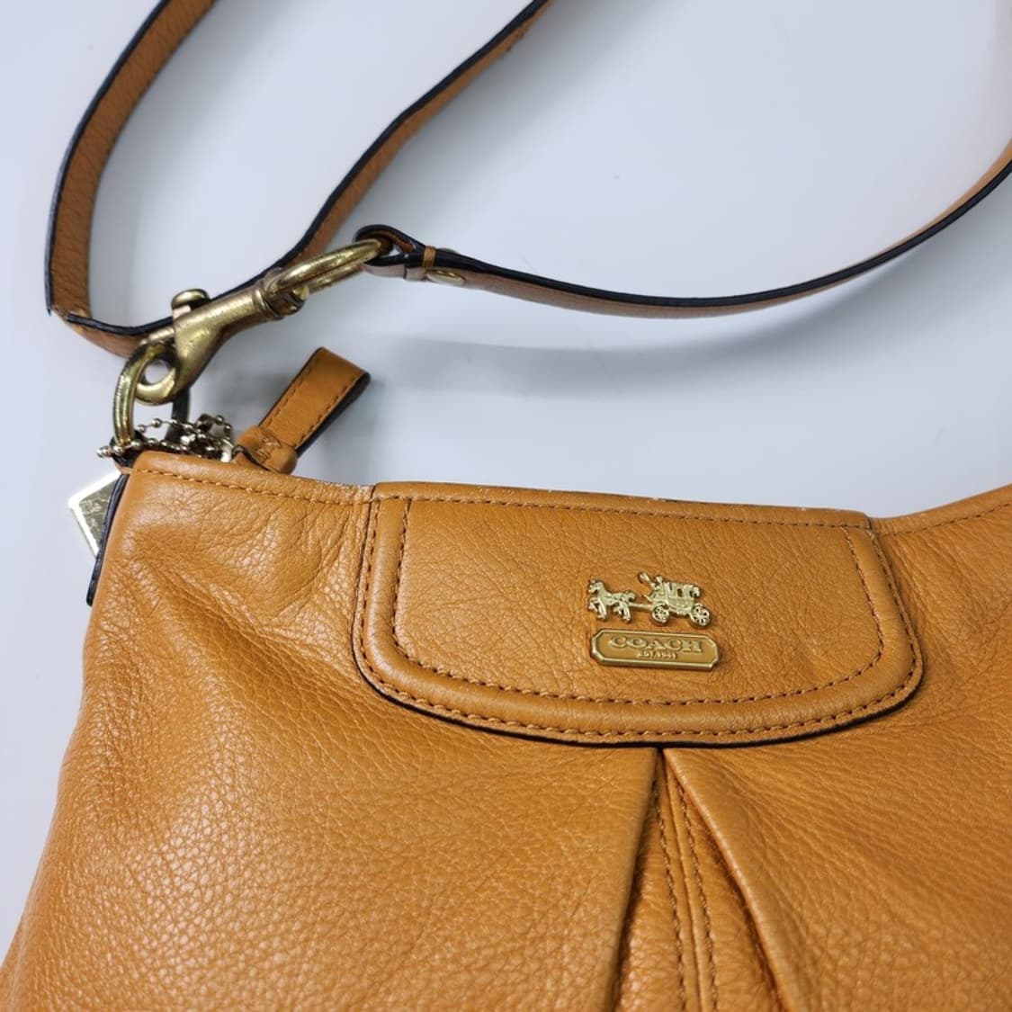 COACH 미니 애슐리 스윙팩 크로스백 상품이미지3