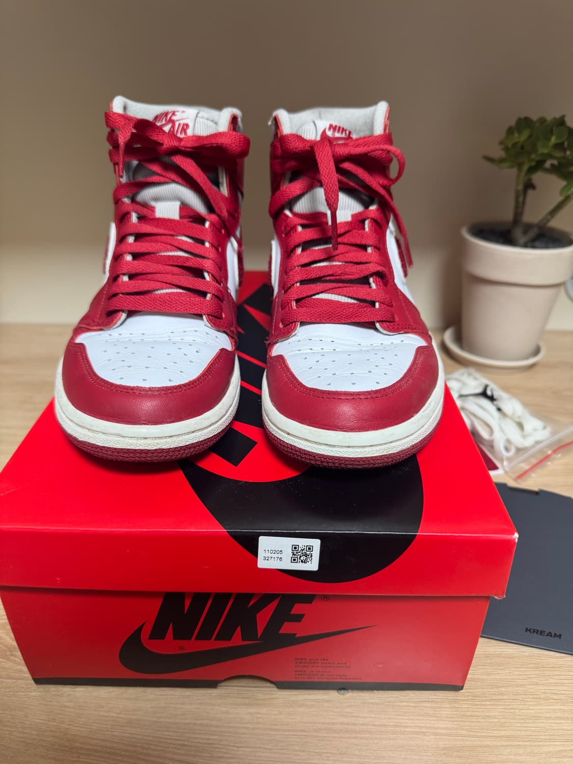 나이키 조던 1 레트로 하이 OG 바시티 레드 245 상품이미지3