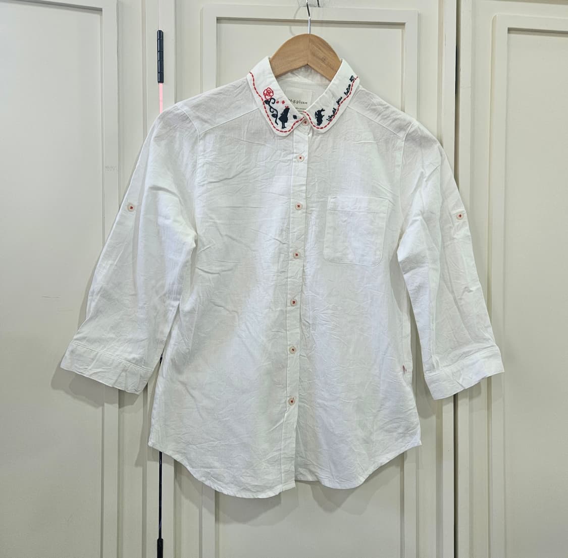 agplus 화이트 자수 카라 셔츠 상품이미지1