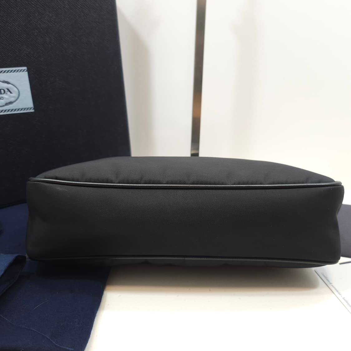 프라다 리나일론 크로스백 상품이미지3