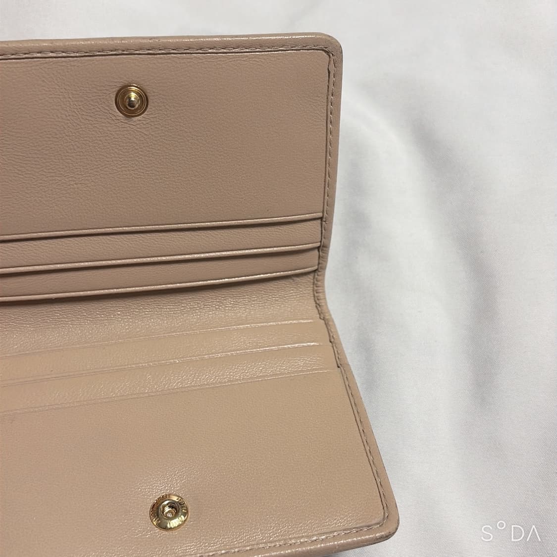 미우미우 마테라쎄 카드지갑 베이지 상품이미지9