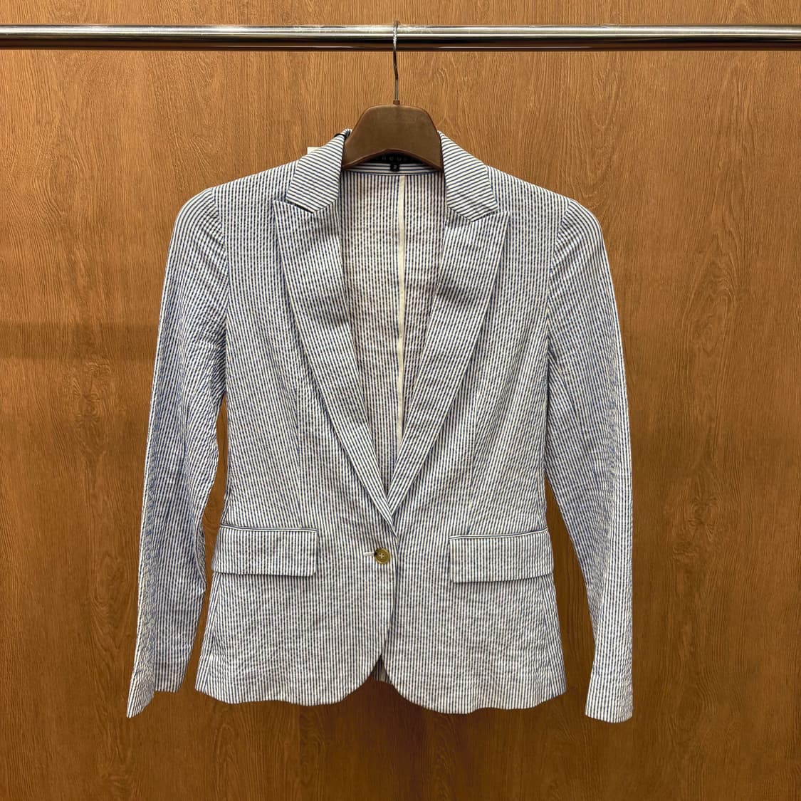 띠어리 코튼 스트레치 테일러드 자켓 블루 스트라이프 패턴 디테일 화이트 상품이미지2