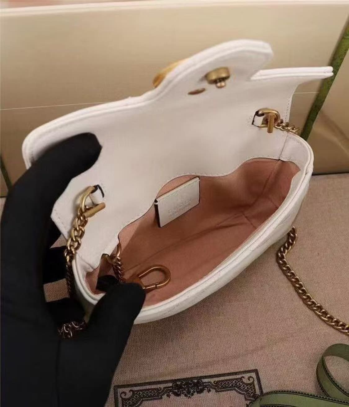 구찌 GG 마몽 마틀라세 슈퍼 미니백 화이트 상품이미지5