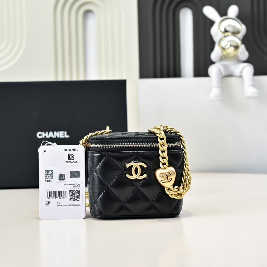 샤넬 스몰 체인 코스메틱 케이스 램스킨 & 골드 메탈 블랙 내부 거울  상품이미지7