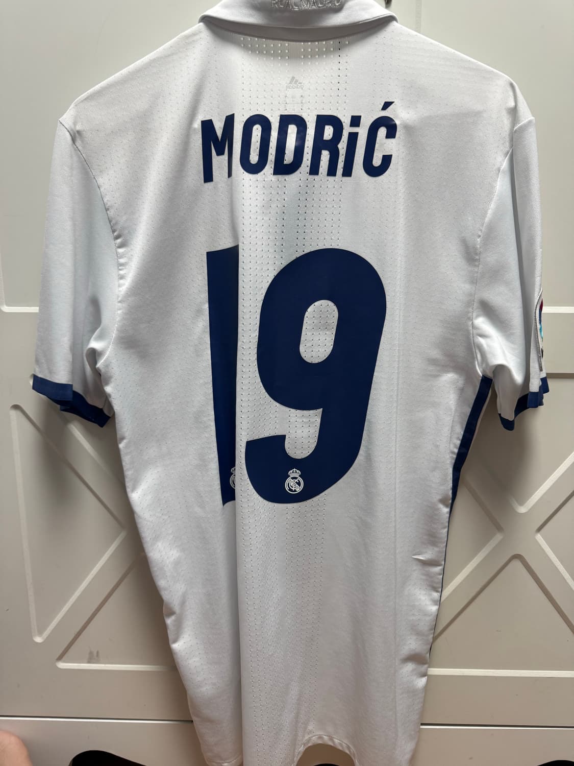 16-17 레알 마드리드 어센틱 모드리치 유니폼 상품이미지2