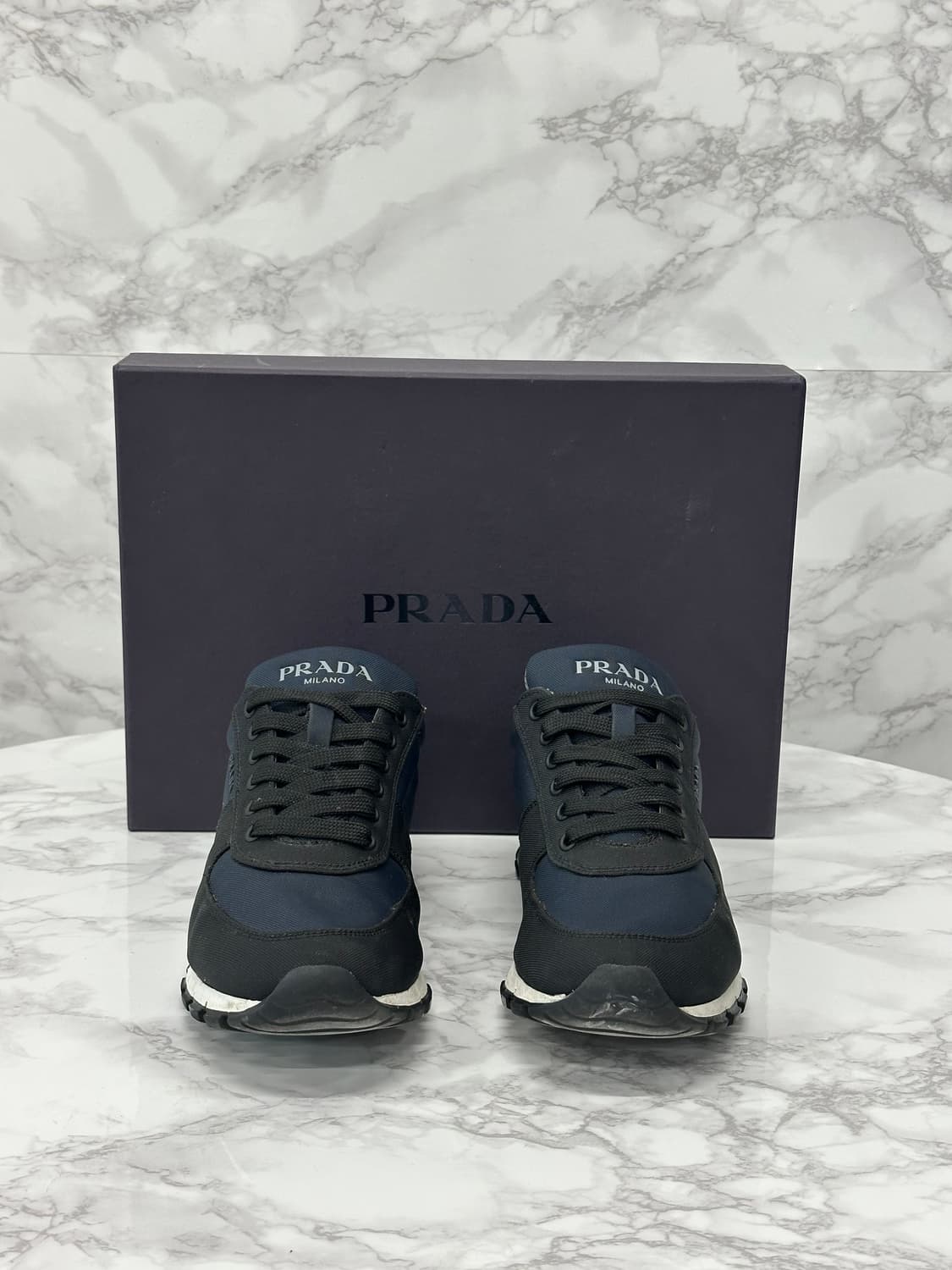 (7.5) 프라다 레터링 스니커즈 블랙/네이비 상품이미지6