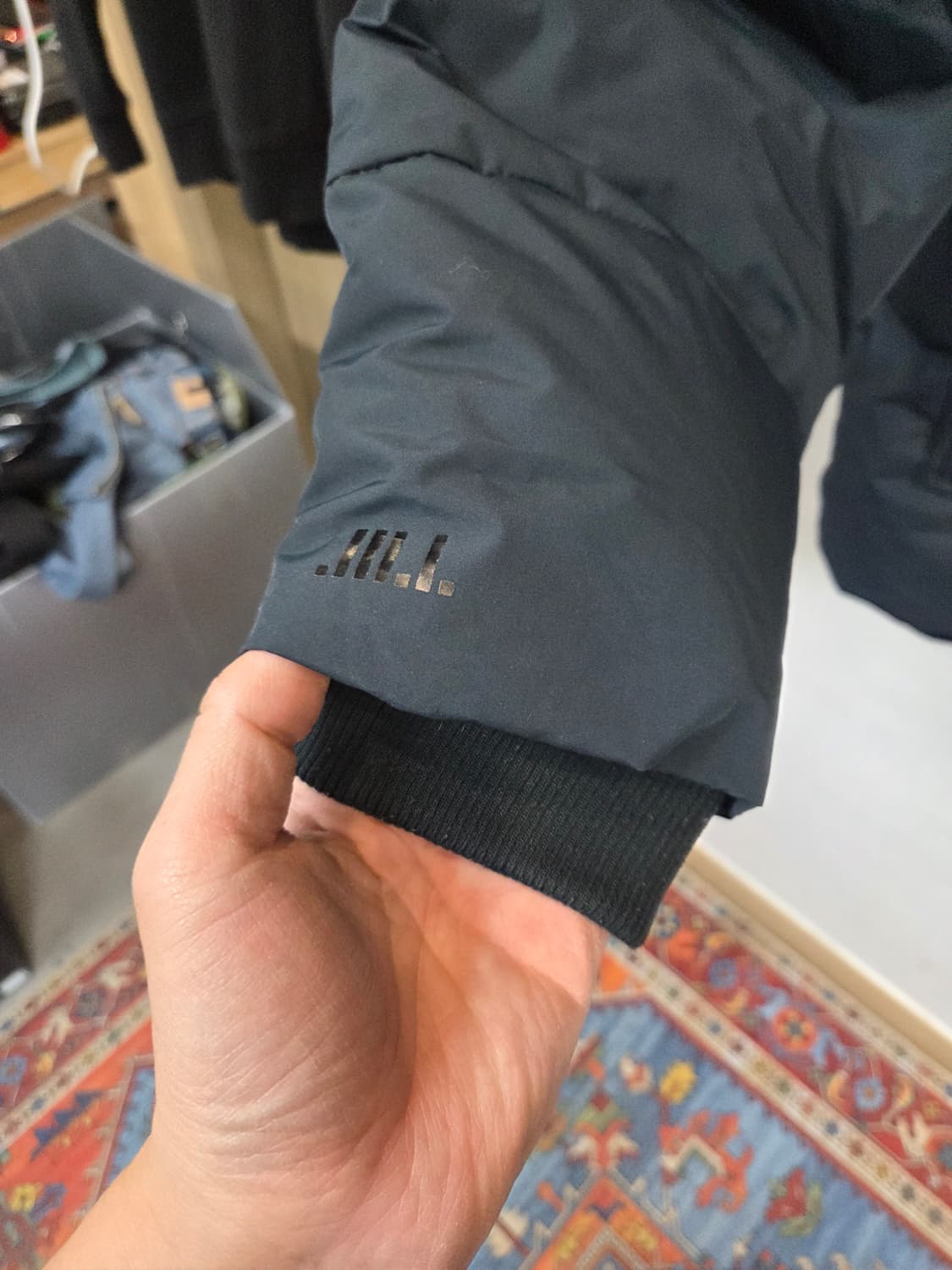 질스튜어트 스포츠 프린팅로고 푸퍼 숏패딩 xl 딥그린  상품이미지7