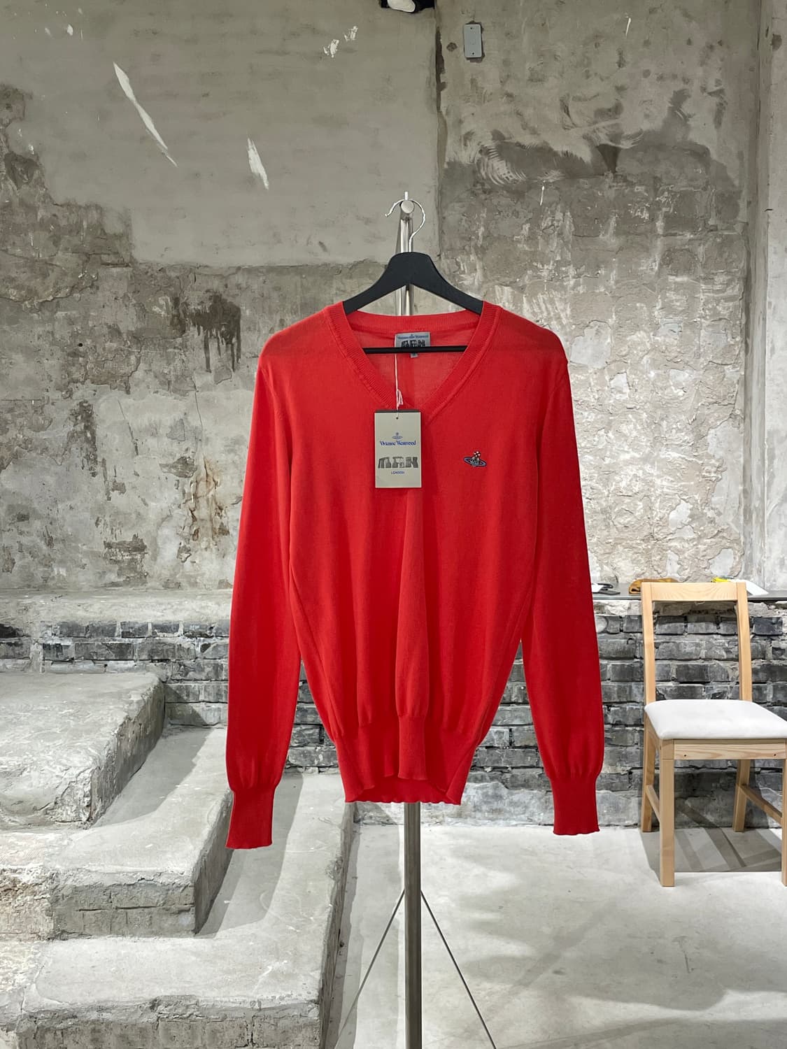 비비안 웨스트우드 맨 플라밍고 orb로고 V넥 니트 상품이미지1