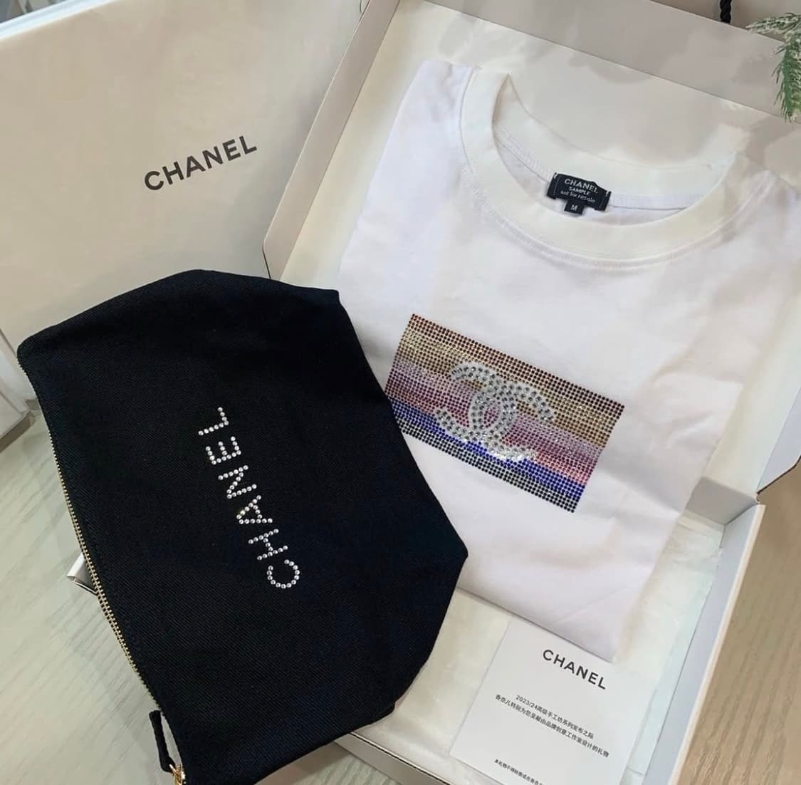 샤넬뷰티 리미티드 스와로브스키  로고 티셔츠 + 파우치 세트 기프트팩 상품이미지10
