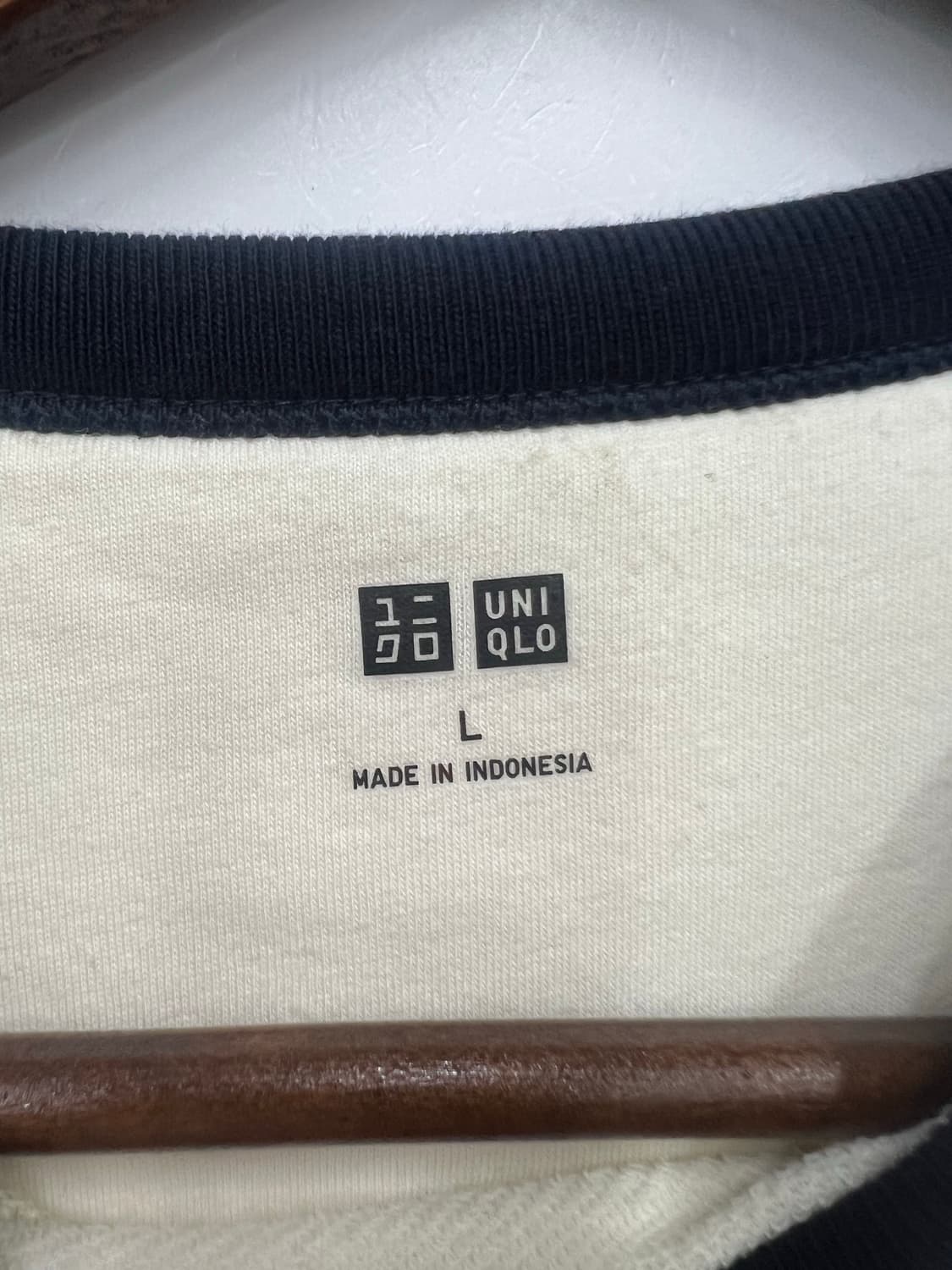 유니클로 옐로우 맨투맨 상품이미지2