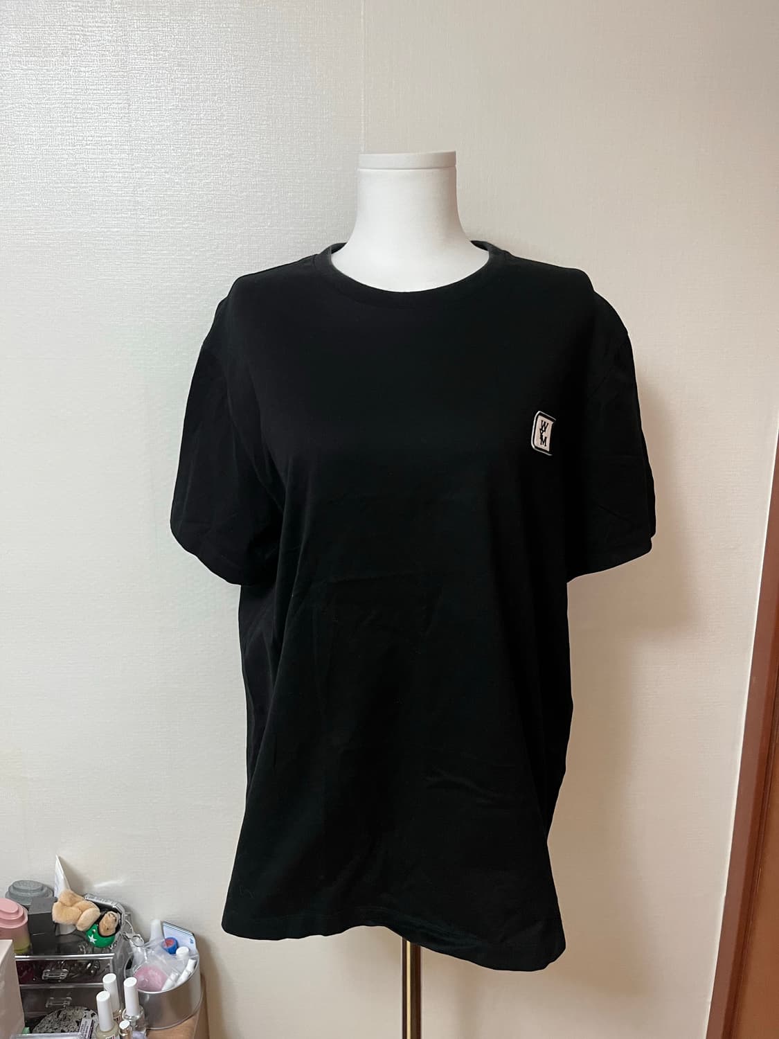 우영미 코튼 백로고 티셔츠 블랙 상품이미지1