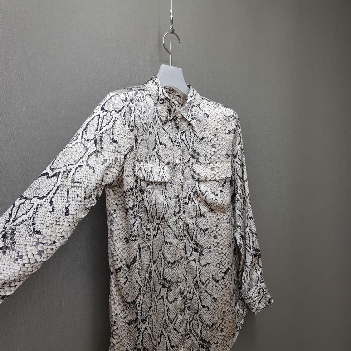 이큅먼트 실크100 파이톤 패턴 셔츠 S사이즈 상품이미지2